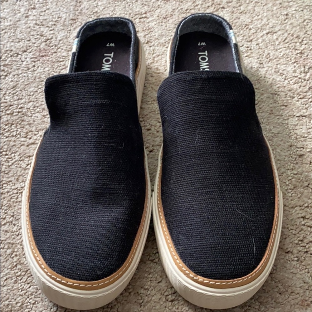 Toms canvas slip ons